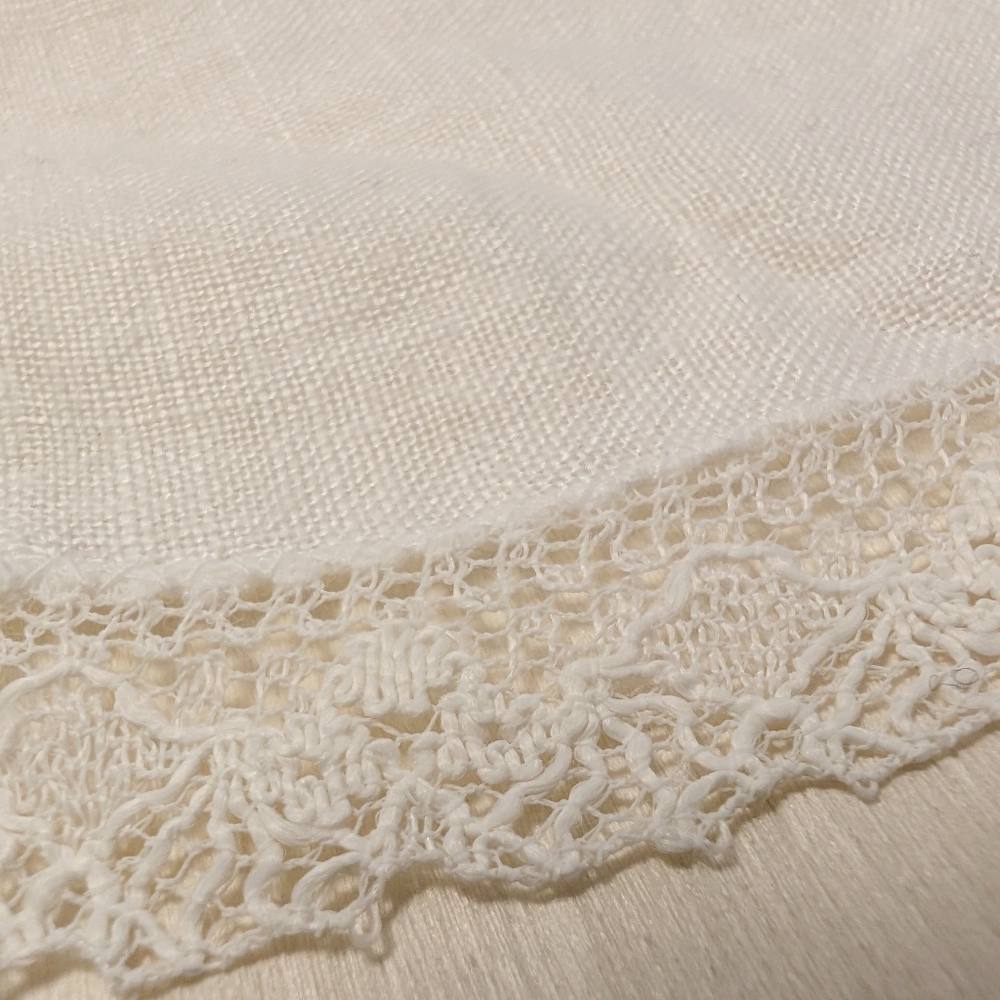 TRUE VINTAGE Hankerchief Linen Lace White 10"x 10" Dainty Square Bridal - Picture 7 of 10